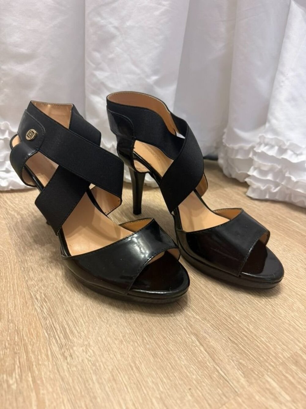 Liz Claiborne Black Strappy Heels Size 8.5M With 4 Inch Stiletto Heel And Peep T